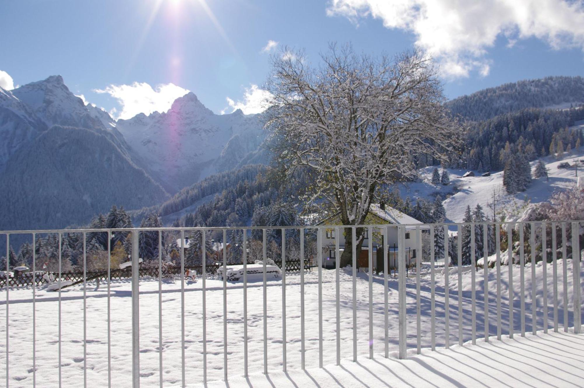 Hotel Burtschahof Bürserberg Екстериор снимка