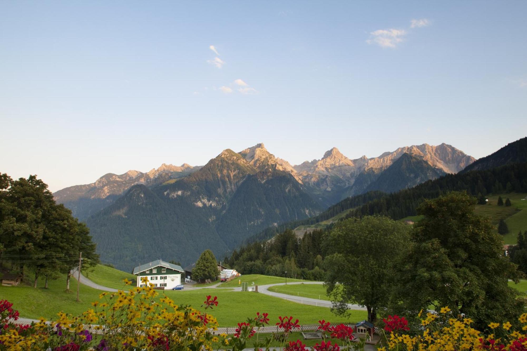 Hotel Burtschahof Bürserberg Екстериор снимка